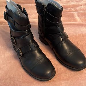 UGG booties with shearling inside. BlCk sz8.5